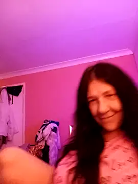 Snapshot of Leanne43 chatting on April 2, 2026, 11:44 pm Leanne43 online show from April 2, 2026, 11:44 pm