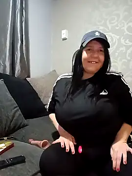 Snapshot of Leanne43 chatting on February 18, 2025, 10:25 pm Leanne43 online show from February 18, 2025, 10:25 pm