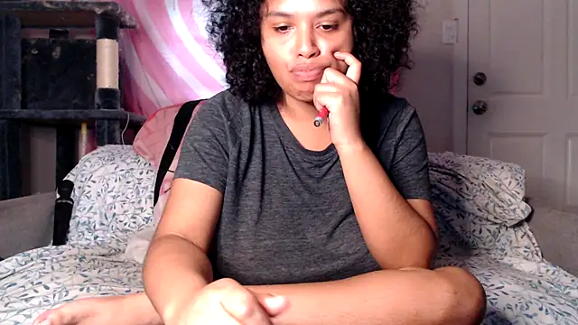 Snapshot of TasteeKitty chatting on November 16, 2025, 10:35 pm TasteeKitty online show from November 16, 2025, 10:35 pm