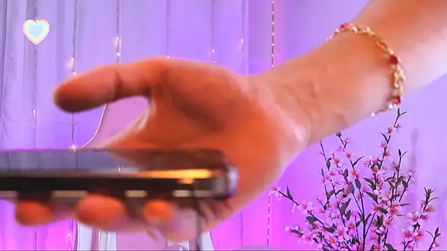 rosseblondee online show from December 4, 2025, 9:25 pm