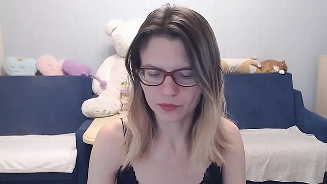 night is dark online show from November 18, 2025, 6:33 pm