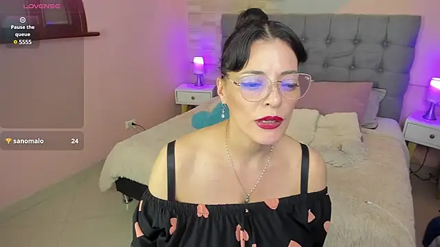 Snapshot of _Abril_W chatting on March 6, 2025, 2:51 am Abril W online show from March 6, 2025, 2:51 am