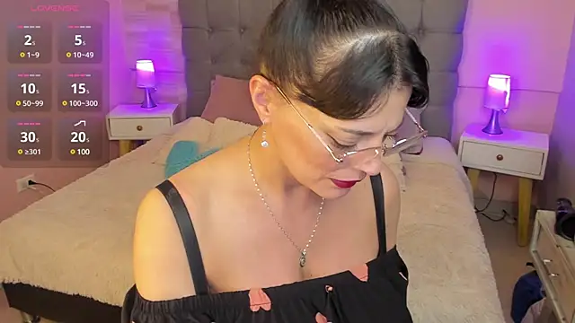 Snapshot of _Abril_W chatting on March 5, 2025, 11:49 pm Abril W online show from March 5, 2025, 11:49 pm