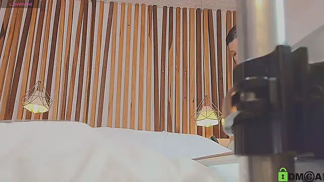 valerie lya online show from April 12, 2026, 6:22 pm