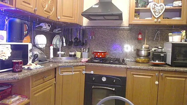 Snapshot of LizaCakes chatting on January 4, 2025, 6:51 pm LizaCakes online show from January 4, 2025, 6:51 pm