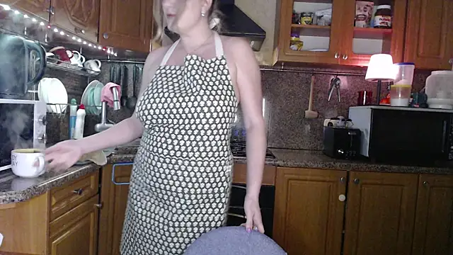 Snapshot of LizaCakes chatting on January 27, 2025, 3:18 pm LizaCakes online show from January 27, 2025, 3:18 pm