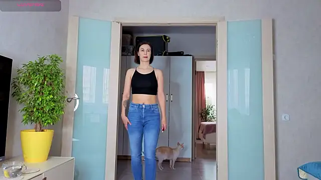 sweeetgirls2021 online show from February 18, 2026, 3:04 am