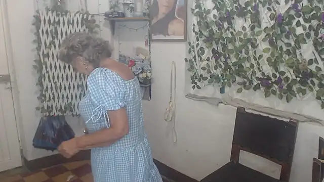 FunnyGrandma online show from November 27, 2025, 1:06 am