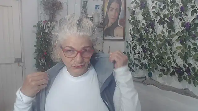 FunnyGrandma online show from November 16, 2025, 4:28 am