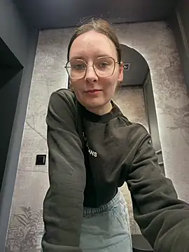 The Snowwhitee online show from April 19, 2026, 11:55 am