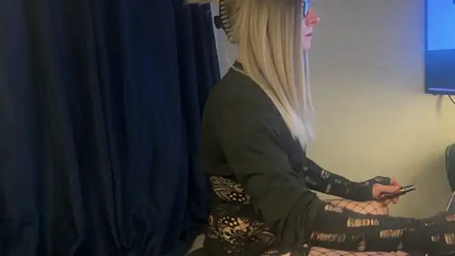 xdresserwithass online show from November 9, 2025, 8:07 am