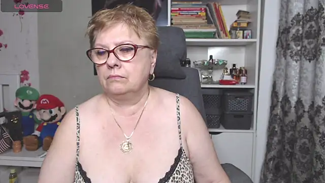 Snapshot of Mella4you chatting on November 27, 2025, 10:16 am Mella4you online show from November 27, 2025, 10:16 am