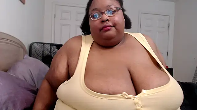 Snapshot of Loves_Aura chatting on October 3, 2025, 11:50 pm Loves Aura online show from October 3, 2025, 11:50 pm