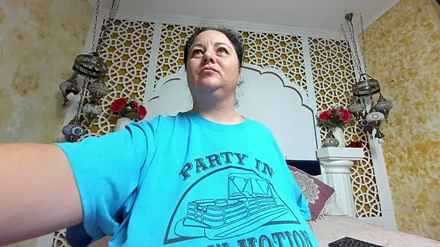 AleshaArabian online show from December 16, 2025, 5:33 am