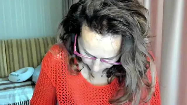 lauraoven online show from October 13, 2025, 9:22 am