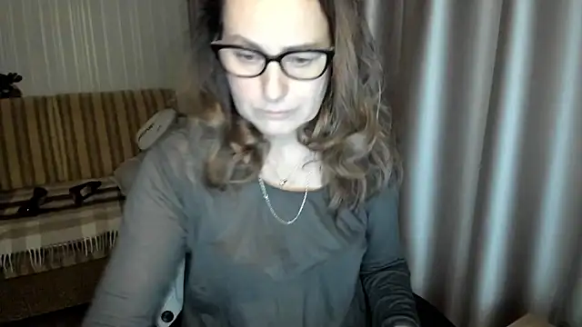 lauraoven online show from December 20, 2025, 9:45 am