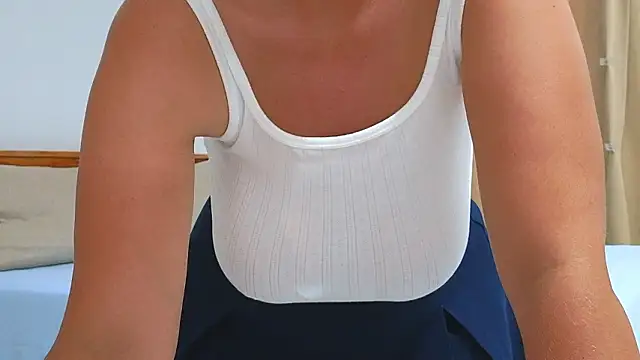 CurvyJules69 online show from March 11, 2026, 4:50 am