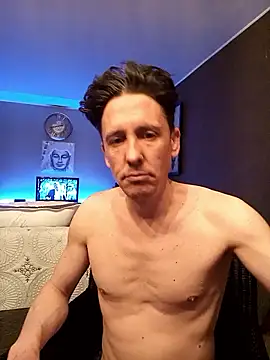 Antonio11111x online show from April 24, 2026, 6:43 pm