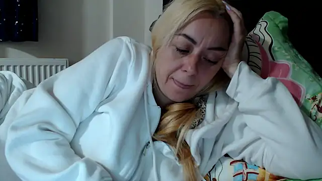 Snapshot of spell_of_love chatting on November 3, 2025, 10:57 pm spell of love online show from November 3, 2025, 10:57 pm