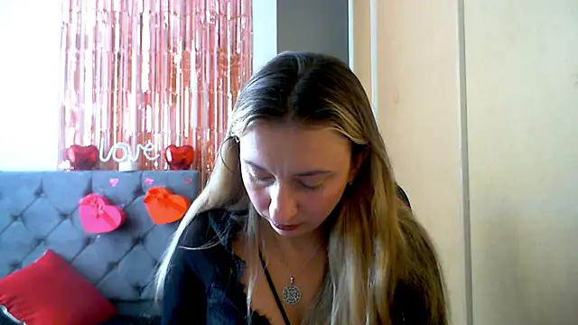 SusanCurt online show from February 18, 2026, 12:34 pm