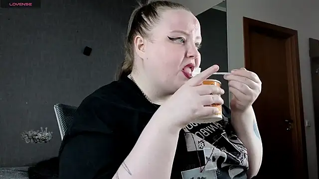 Snapshot of EMMA__CONNOR chatting on September 15, 2025, 6:25 am EMMA  CONNOR online show from September 15, 2025, 6:25 am