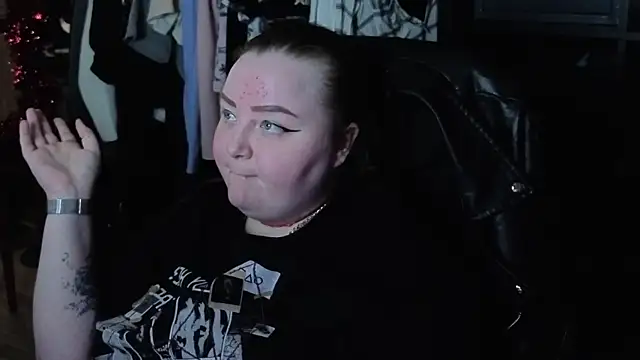 EMMA  CONNOR online show from November 27, 2025, 7:47 pm