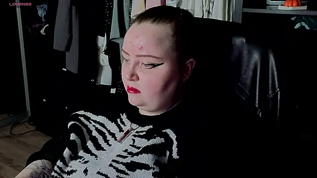 Snapshot of EMMA__CONNOR chatting on October 31, 2025, 8:49 pm EMMA  CONNOR online show from October 31, 2025, 8:49 pm