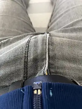  Inchiodo  online show from February 24, 2025, 1:53 pm