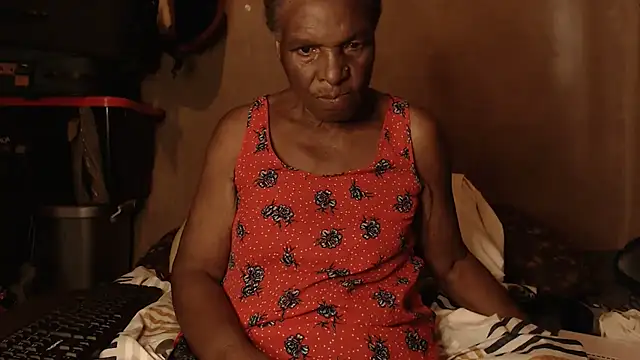 Snapshot of NaughtyGranny chatting on February 12, 2025, 12:33 pm NaughtyGranny online show from February 12, 2025, 12:33 pm