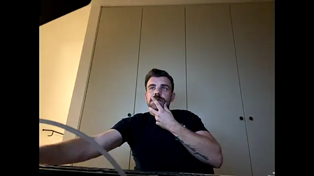 Snapshot of mrbigballs chatting on October 12, 2025, 8:10 pm mrbigballs online show from October 12, 2025, 8:10 pm