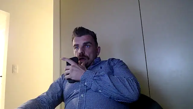Snapshot of mrbigballs chatting on May 1, 2026, 9:53 pm mrbigballs online show from May 1, 2026, 9:53 pm