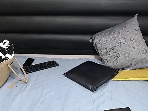 sensual nataliee online show from April 19, 2026, 6:10 pm