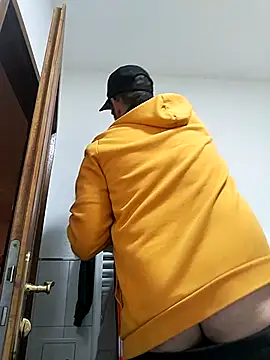 Snapshot of Codymc89 chatting on December 21, 2025, 4:08 pm Codymc89 online show from December 21, 2025, 4:08 pm