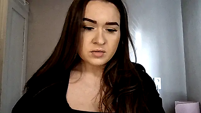 Snapshot of avajade chatting on November 17, 2025, 11:03 am avajade online show from November 17, 2025, 11:03 am