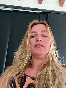 moniquerainx online show from April 9, 2026, 3:07 pm