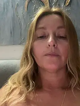 Snapshot of moniquerainx chatting on July 16, 2026, 3:25 am moniquerainx online show from July 16, 2026, 3:25 am