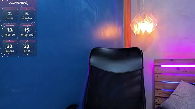 Snapshot of niky_doll_ chatting on November 15, 2025, 1:37 pm niky doll online show from November 15, 2025, 1:37 pm