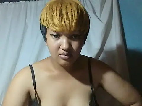 Snapshot of AVRILA chatting on November 27, 2025, 6:14 am AVRILA online show from November 27, 2025, 6:14 am