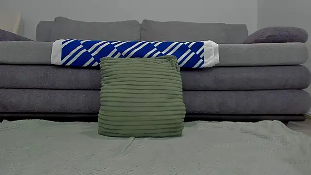 emilianna666 online show from April 4, 2026, 12:34 pm