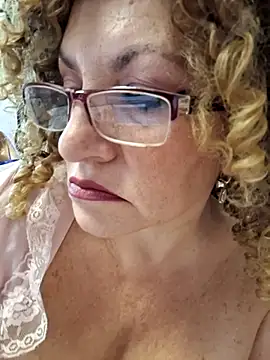 Snapshot of Hot_Azaleea chatting on November 4, 2025, 6:39 am Hot Azaleea online show from November 4, 2025, 6:39 am