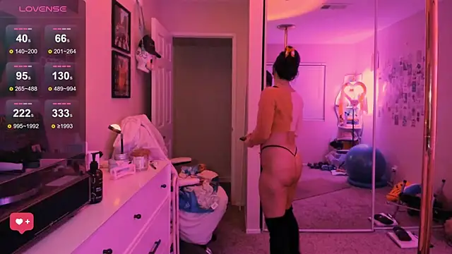 Evie-Luna online show from November 12, 2025, 2:48 am