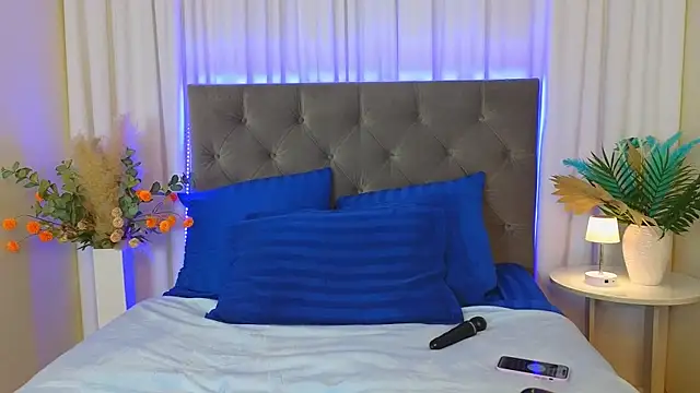 Ariana Petite online show from March 12, 2026, 12:16 am