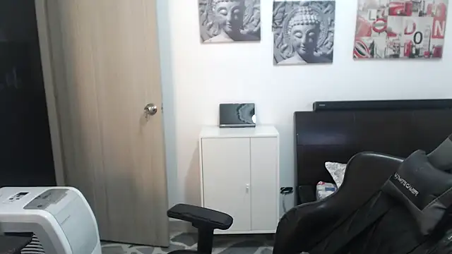 Snapshot of samuelgarcia_ chatting on January 3, 2025, 2:08 pm samuelgarcia online show from January 3, 2025, 2:08 pm