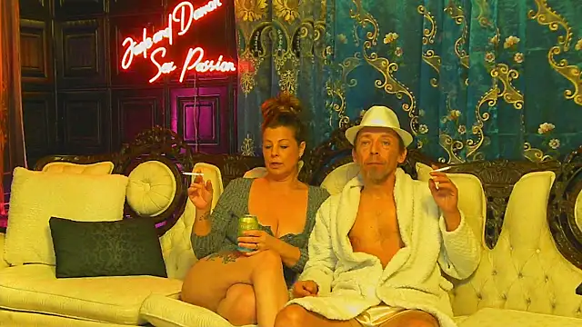 Snapshot of JadeandDamon chatting on December 1, 2025, 5:25 pm JadeandDamon online show from December 1, 2025, 5:25 pm