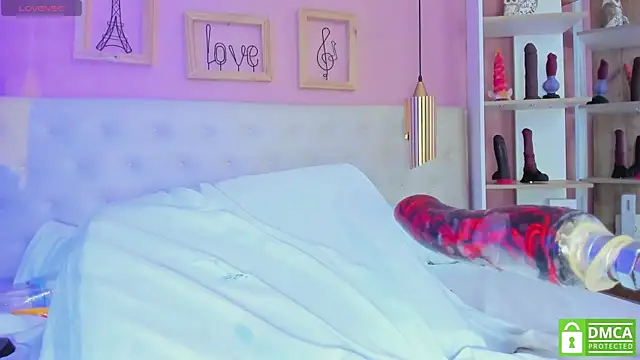 leylla  online show from April 15, 2026, 7:58 pm