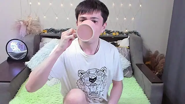 Yumi steve online show from September 30, 2025, 4:02 pm