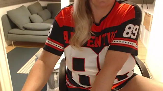 Snapshot of KimMitchelli chatting on January 8, 2026, 12:55 pm KimMitchelli online show from January 8, 2026, 12:55 pm