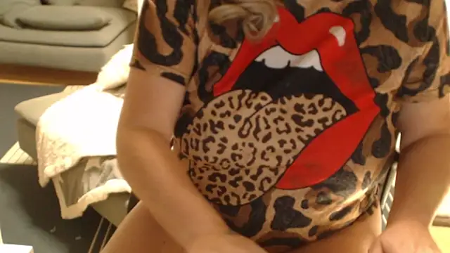 Snapshot of KimMitchelli chatting on January 31, 2026, 10:30 pm KimMitchelli online show from January 31, 2026, 10:30 pm