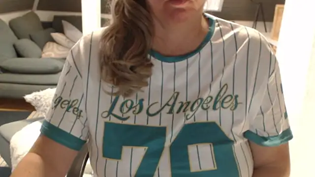 Snapshot of KimMitchelli chatting on February 24, 2026, 11:44 am KimMitchelli online show from February 24, 2026, 11:44 am