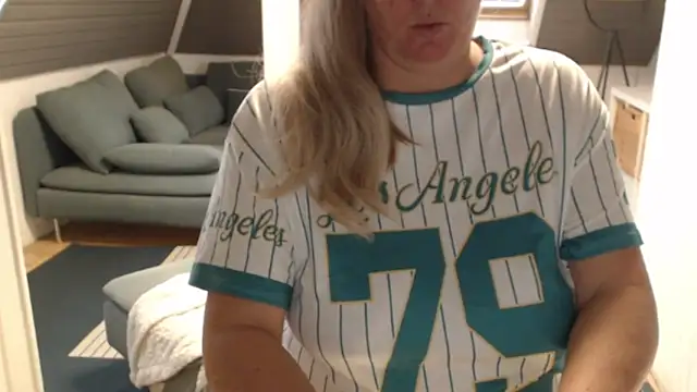 Snapshot of KimMitchelli chatting on January 13, 2026, 11:25 am KimMitchelli online show from January 13, 2026, 11:25 am